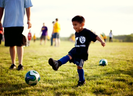 Anak Bermain Sepakbola